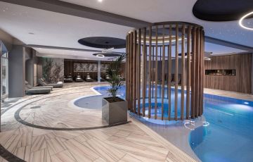 Hotel Almesberger Wellnessurlaub Indoorpool Urlaub in Oberösterreich