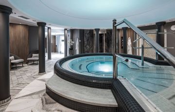 Hotel Almesberger Wellnessurlaub Oberösterreich Mühlviertel Whirlpoolbereich Entspannung jetzt buchen